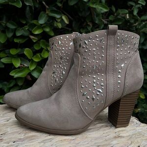 Jennifer Lopez Women's Studded Ankle Boots - Size 7.5